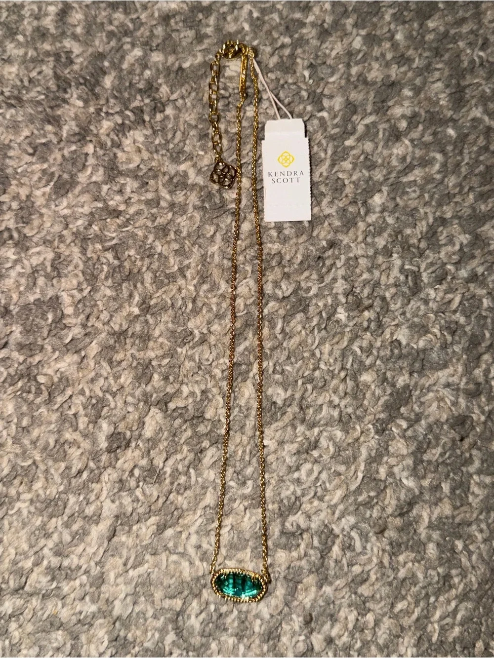 Kendra Scott pendant our closure